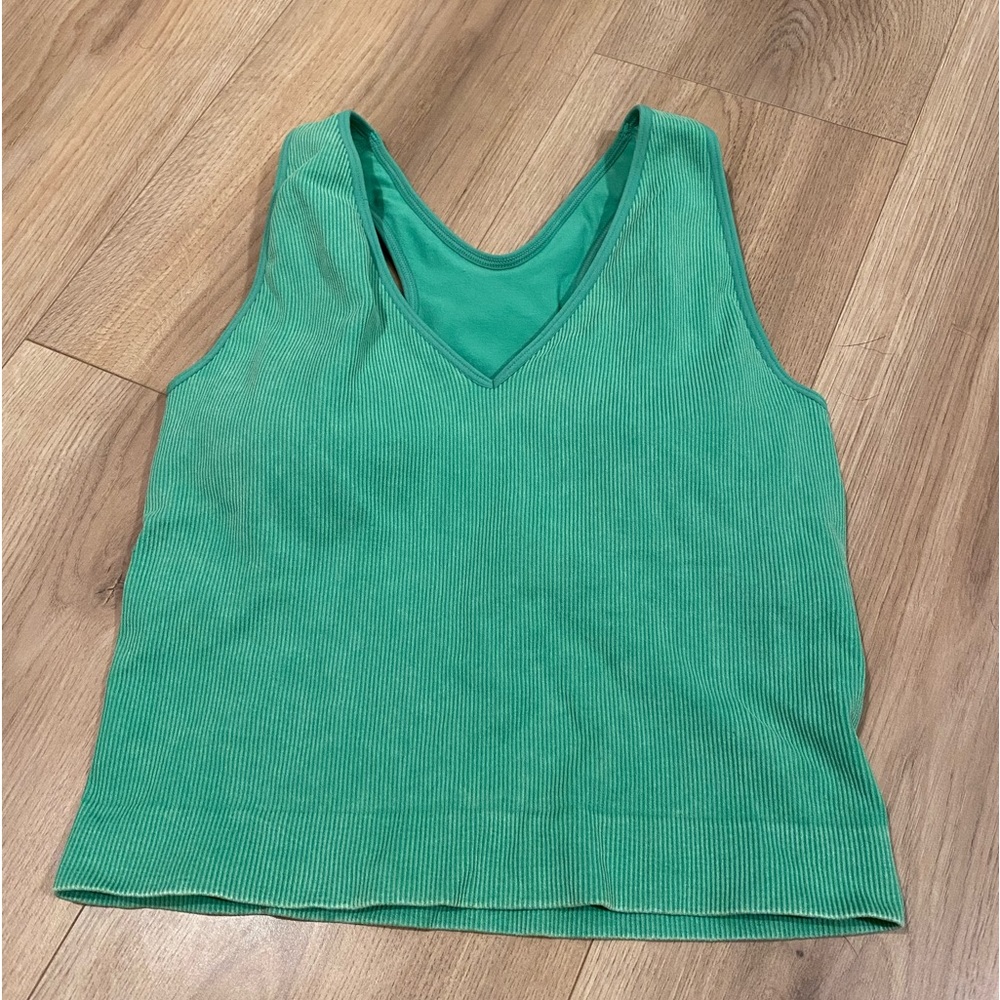 Ribbed fitted workout tank